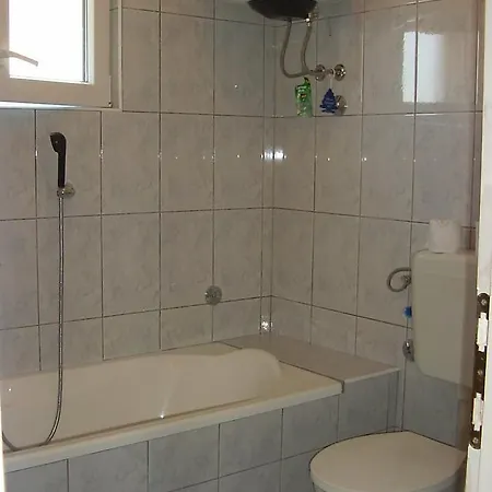 Πανσιόν Quadruple Uvala Bristova 12140a Sućuraj